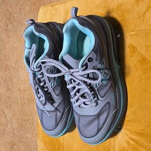 Gdefy athletic shoes